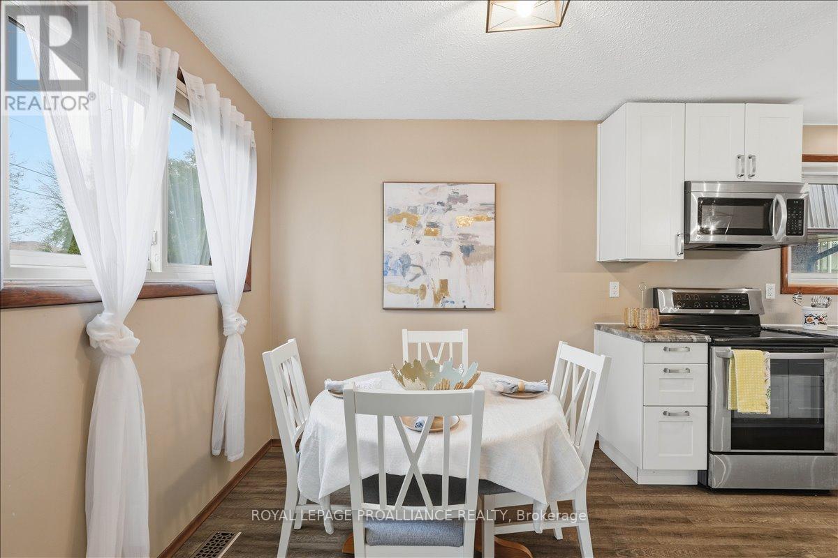 












607 BRIDGE STREET E

,
Belleville (Belleville Ward),




Ontario
K8N5G9

