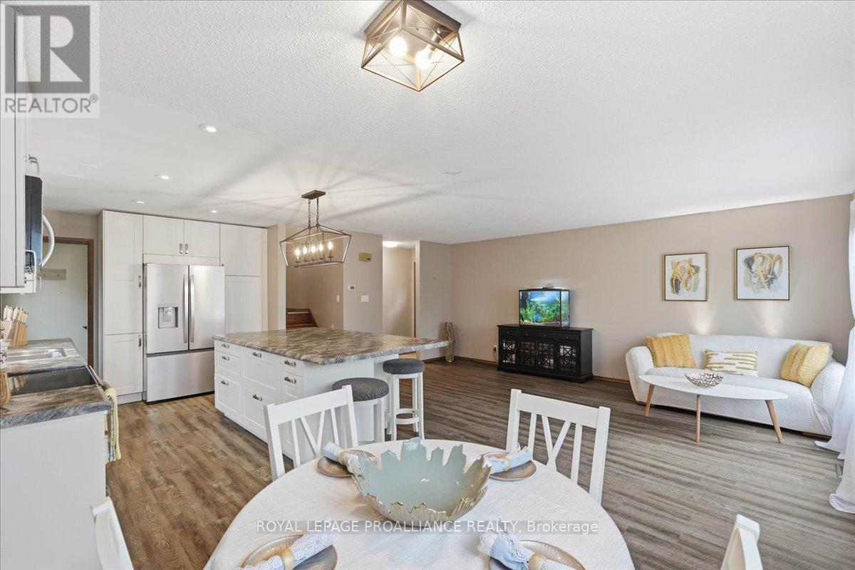 












607 BRIDGE STREET E

,
Belleville (Belleville Ward),




Ontario
K8N5G9

