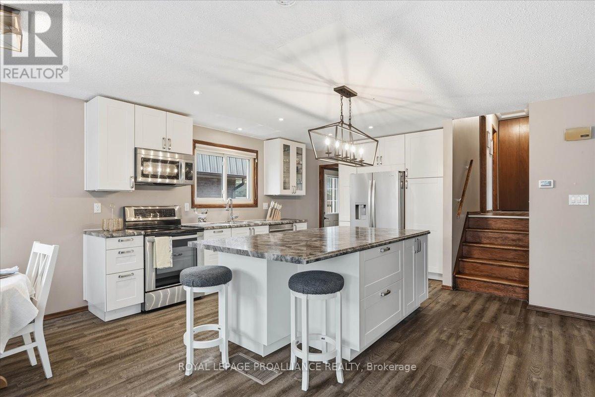 












607 BRIDGE STREET E

,
Belleville (Belleville Ward),




Ontario
K8N5G9

