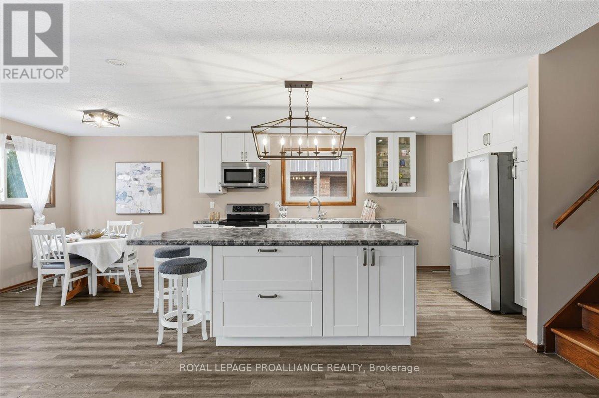 












607 BRIDGE STREET E

,
Belleville (Belleville Ward),




Ontario
K8N5G9

