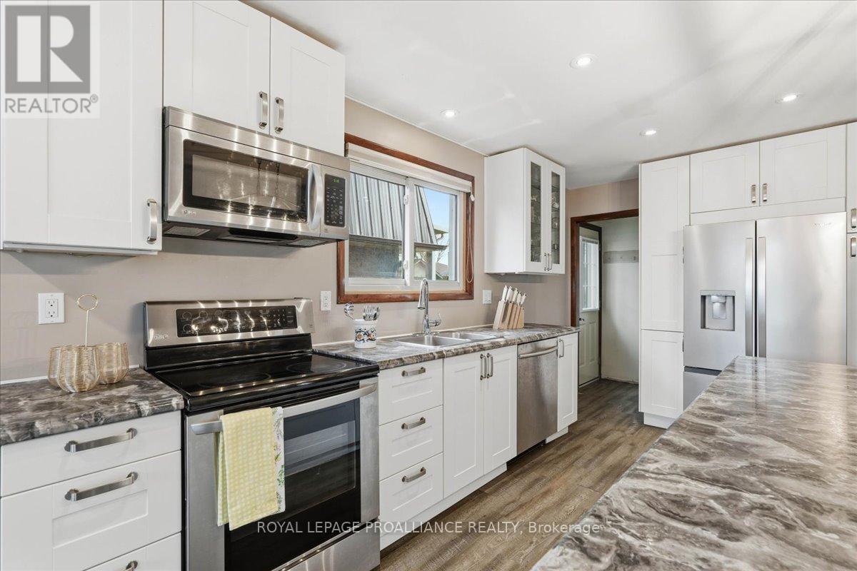 












607 BRIDGE STREET E

,
Belleville (Belleville Ward),




Ontario
K8N5G9

