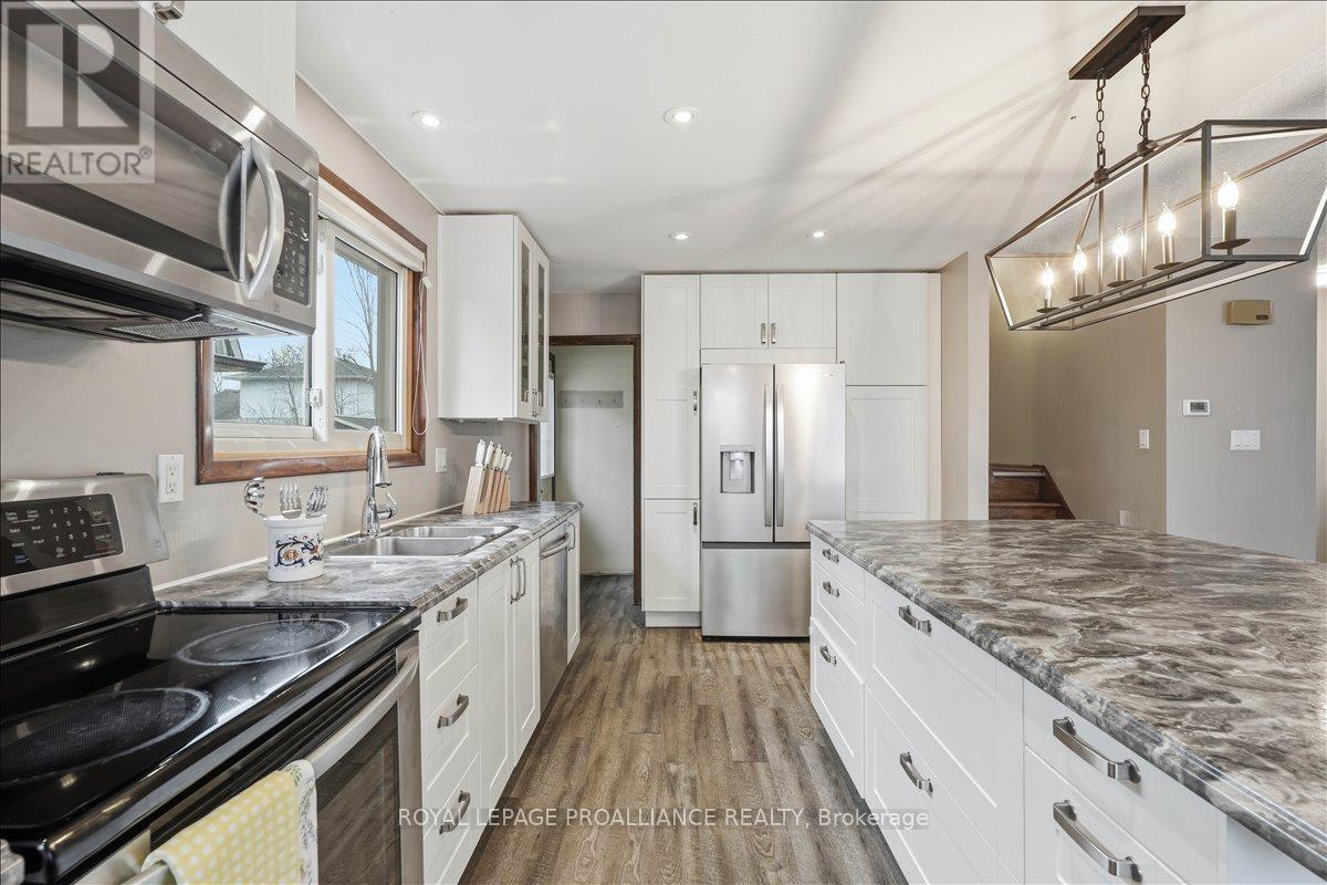 












607 BRIDGE STREET E

,
Belleville (Belleville Ward),




Ontario
K8N5G9

