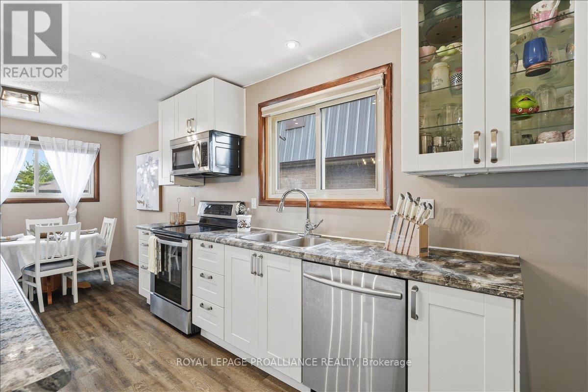 












607 BRIDGE STREET E

,
Belleville (Belleville Ward),




Ontario
K8N5G9

