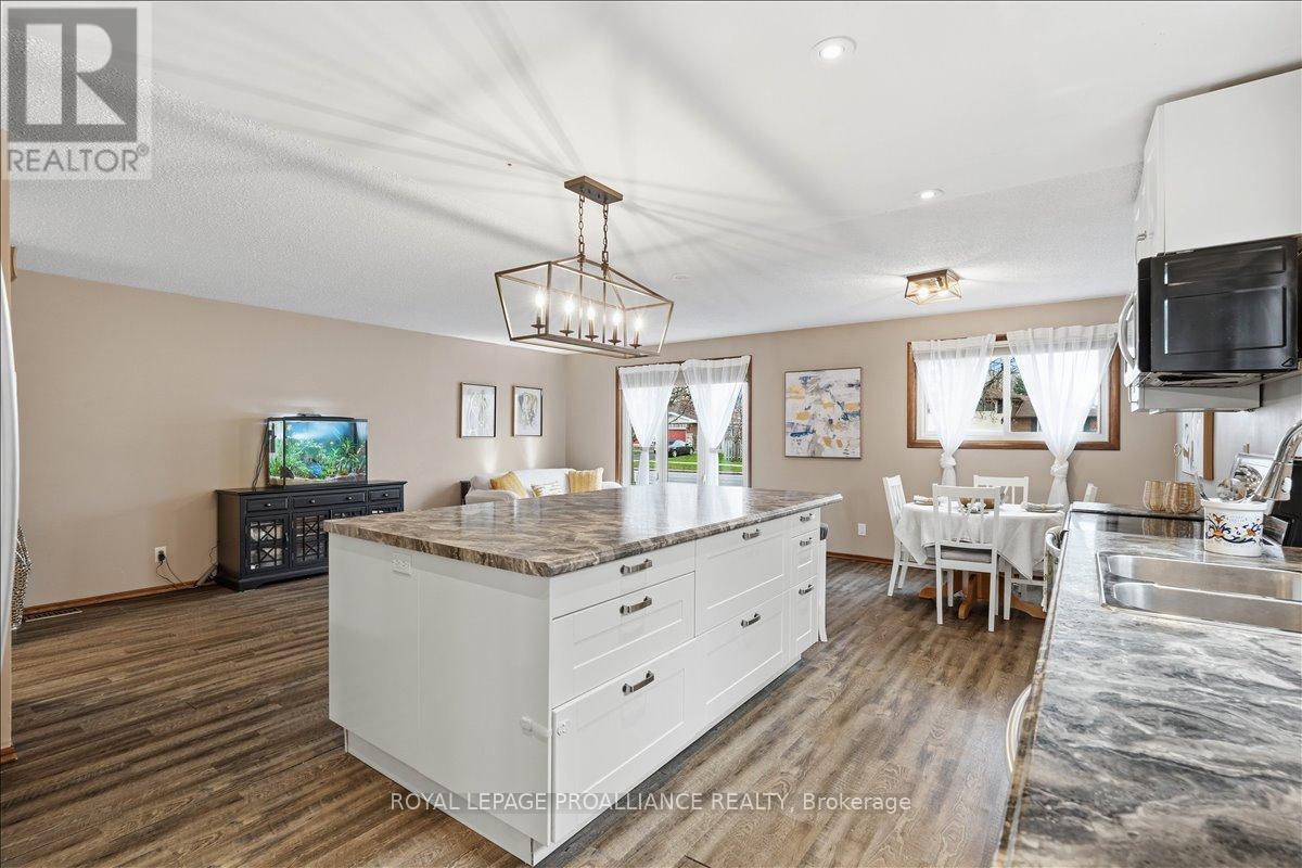 












607 BRIDGE STREET E

,
Belleville (Belleville Ward),




Ontario
K8N5G9

