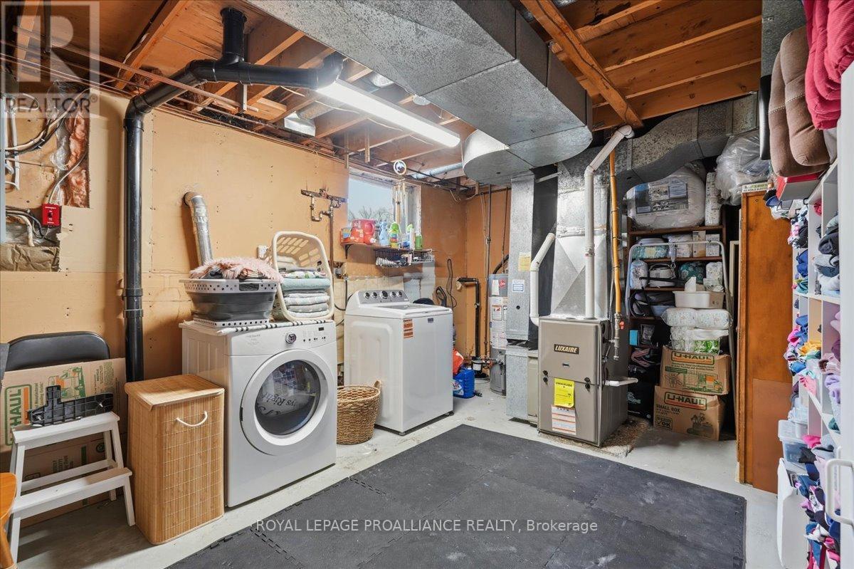 












607 BRIDGE STREET E

,
Belleville (Belleville Ward),




Ontario
K8N5G9

