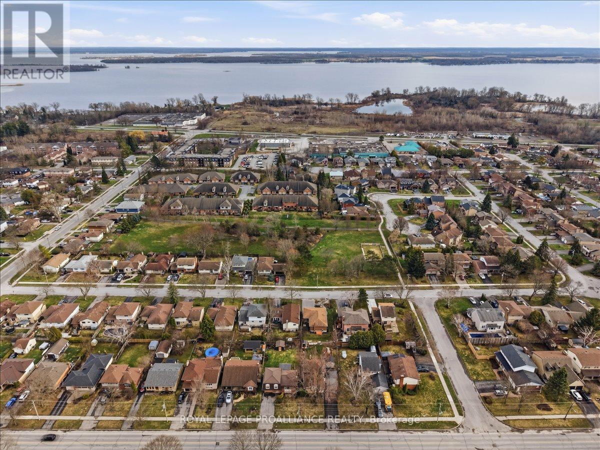 












607 BRIDGE STREET E

,
Belleville (Belleville Ward),




Ontario
K8N5G9

