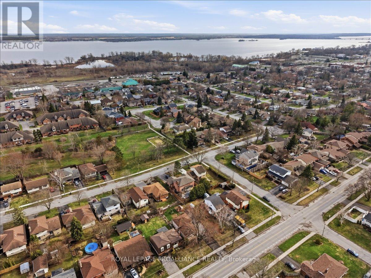 












607 BRIDGE STREET E

,
Belleville (Belleville Ward),




Ontario
K8N5G9

