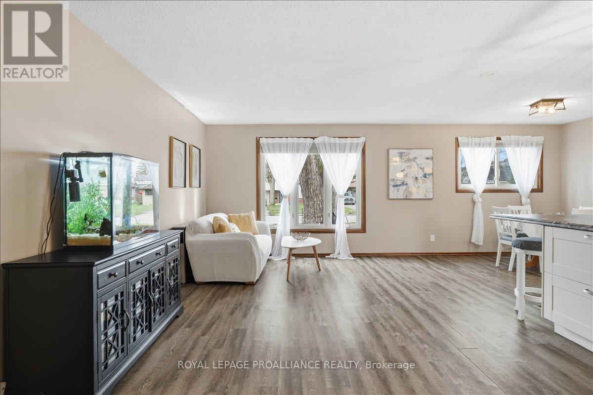 












607 BRIDGE STREET E

,
Belleville (Belleville Ward),




Ontario
K8N5G9

