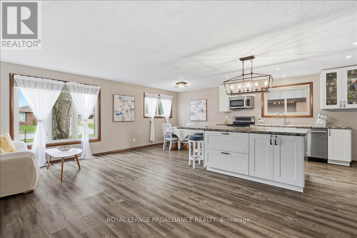 












607 BRIDGE STREET E

,
Belleville (Belleville Ward),




Ontario
K8N5G9

