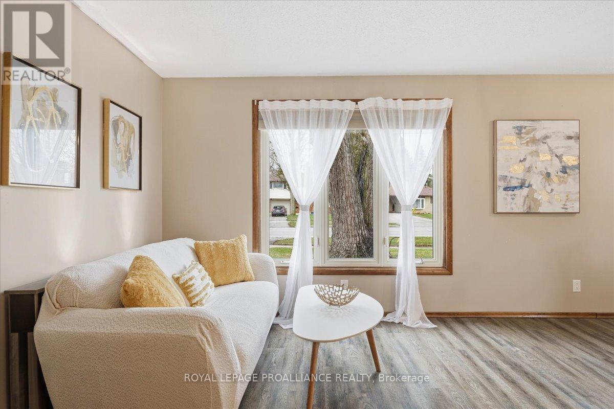 












607 BRIDGE STREET E

,
Belleville (Belleville Ward),




Ontario
K8N5G9

