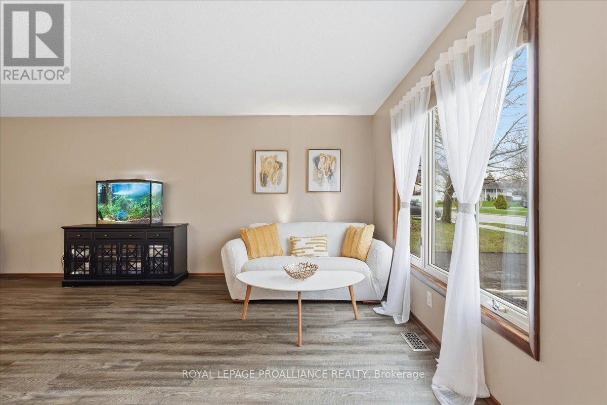 












607 BRIDGE STREET E

,
Belleville (Belleville Ward),




Ontario
K8N5G9

