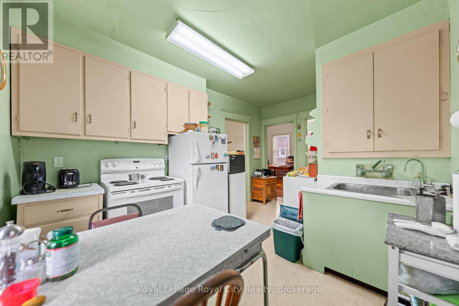 












9 STULL AVENUE

,
Guelph (Exhibition Park),




Ontario
N1H1N2


