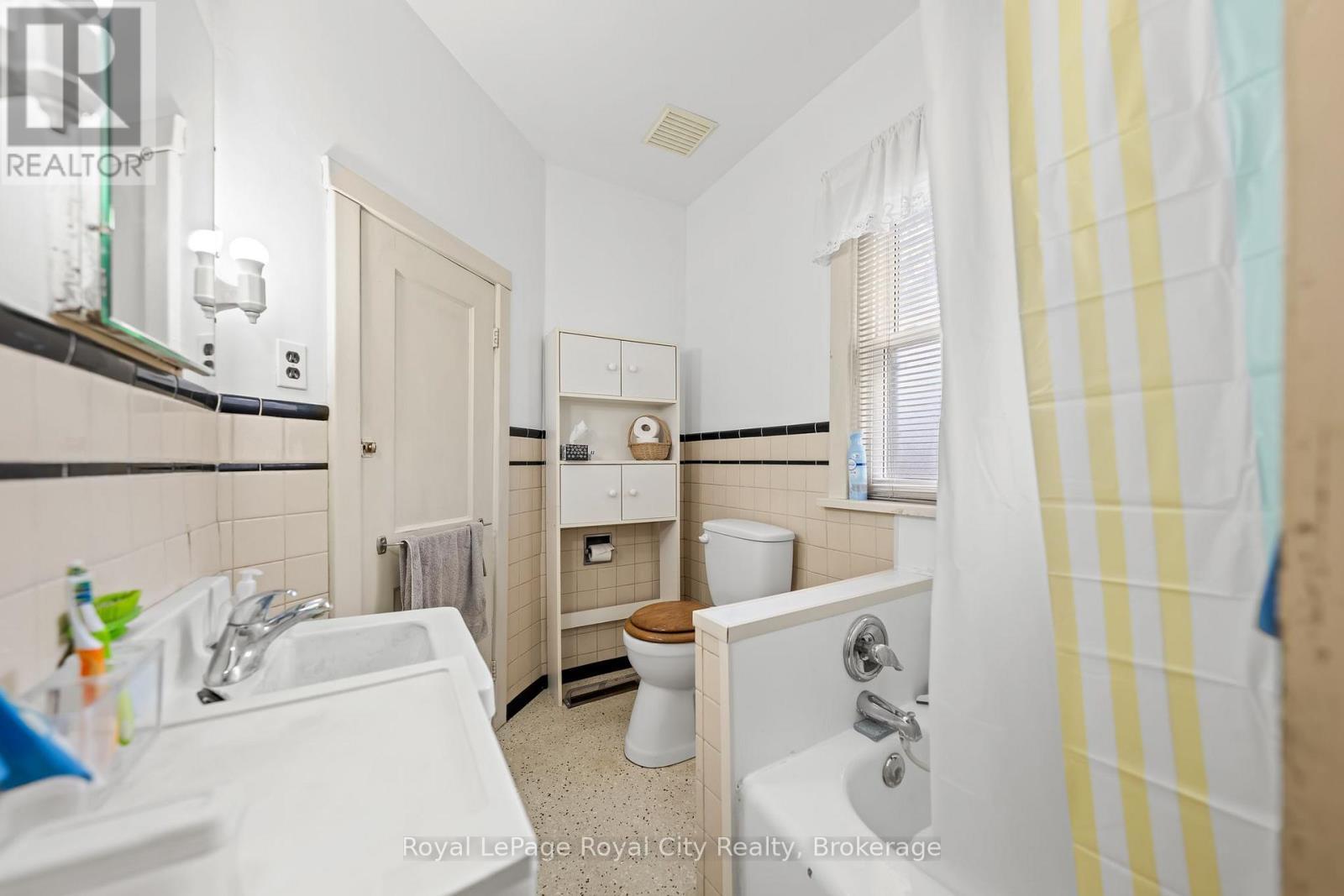 












9 STULL AVENUE

,
Guelph (Exhibition Park),




Ontario
N1H1N2

