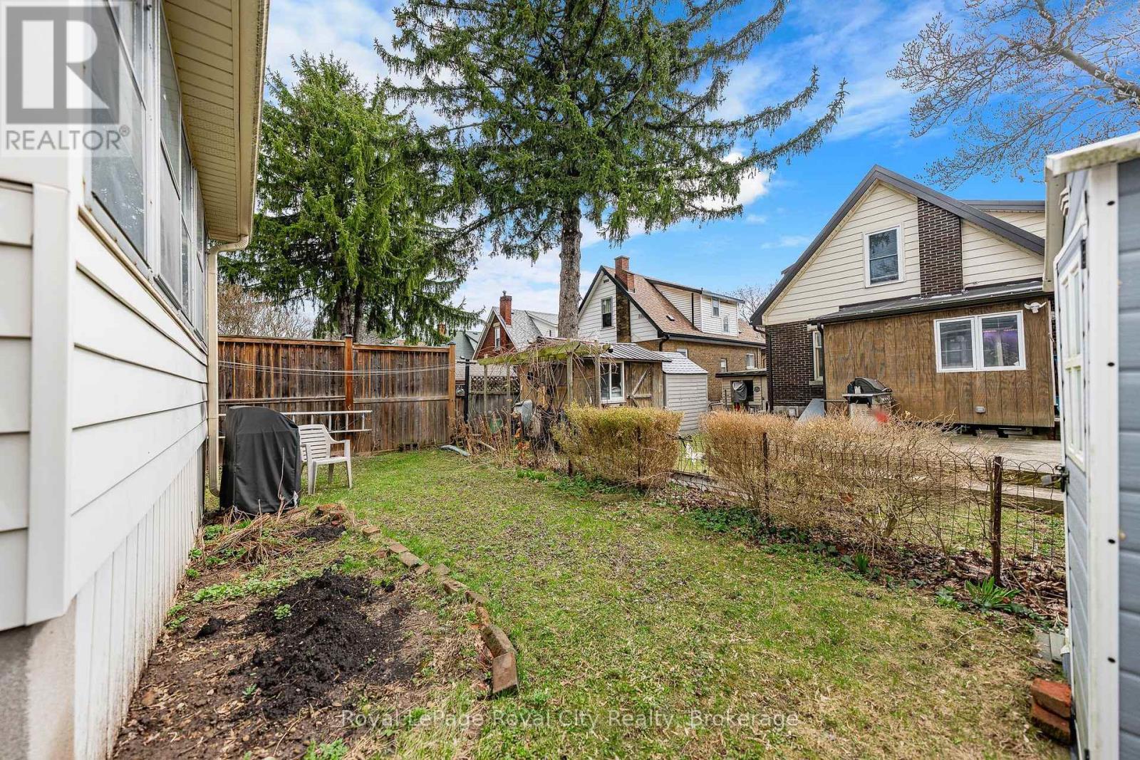 












9 STULL AVENUE

,
Guelph (Exhibition Park),




Ontario
N1H1N2


