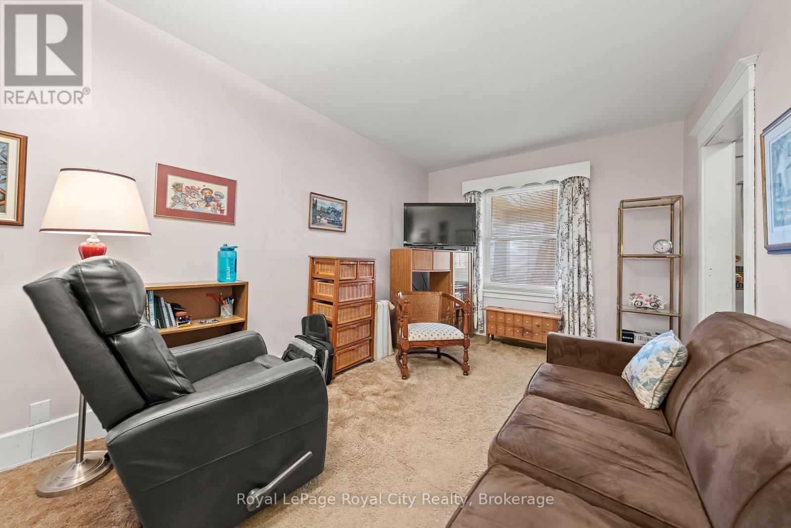 












9 STULL AVENUE

,
Guelph (Exhibition Park),




Ontario
N1H1N2

