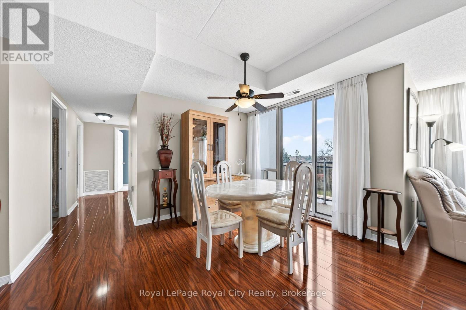 












402 - 105 BAGOT STREET

,
Guelph (Junction/Onward Willow),




Ontario
N1H8H4

