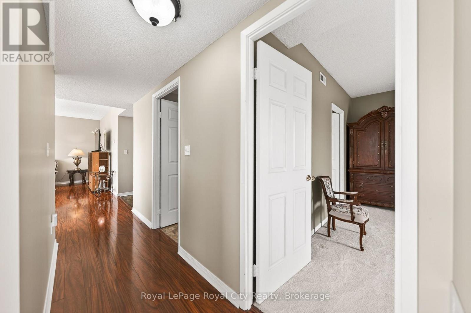 












402 - 105 BAGOT STREET

,
Guelph (Junction/Onward Willow),




Ontario
N1H8H4

