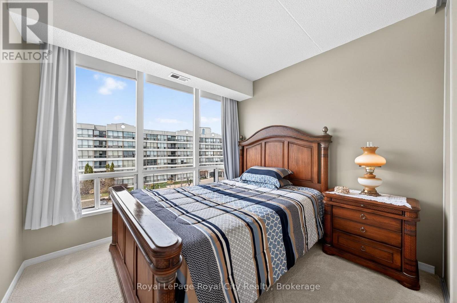 












402 - 105 BAGOT STREET

,
Guelph (Junction/Onward Willow),




Ontario
N1H8H4

