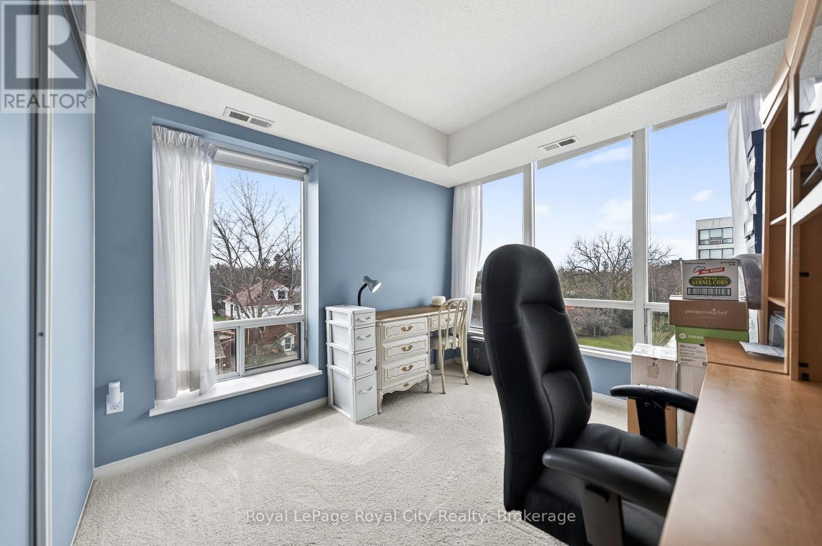 












402 - 105 BAGOT STREET

,
Guelph (Junction/Onward Willow),




Ontario
N1H8H4

