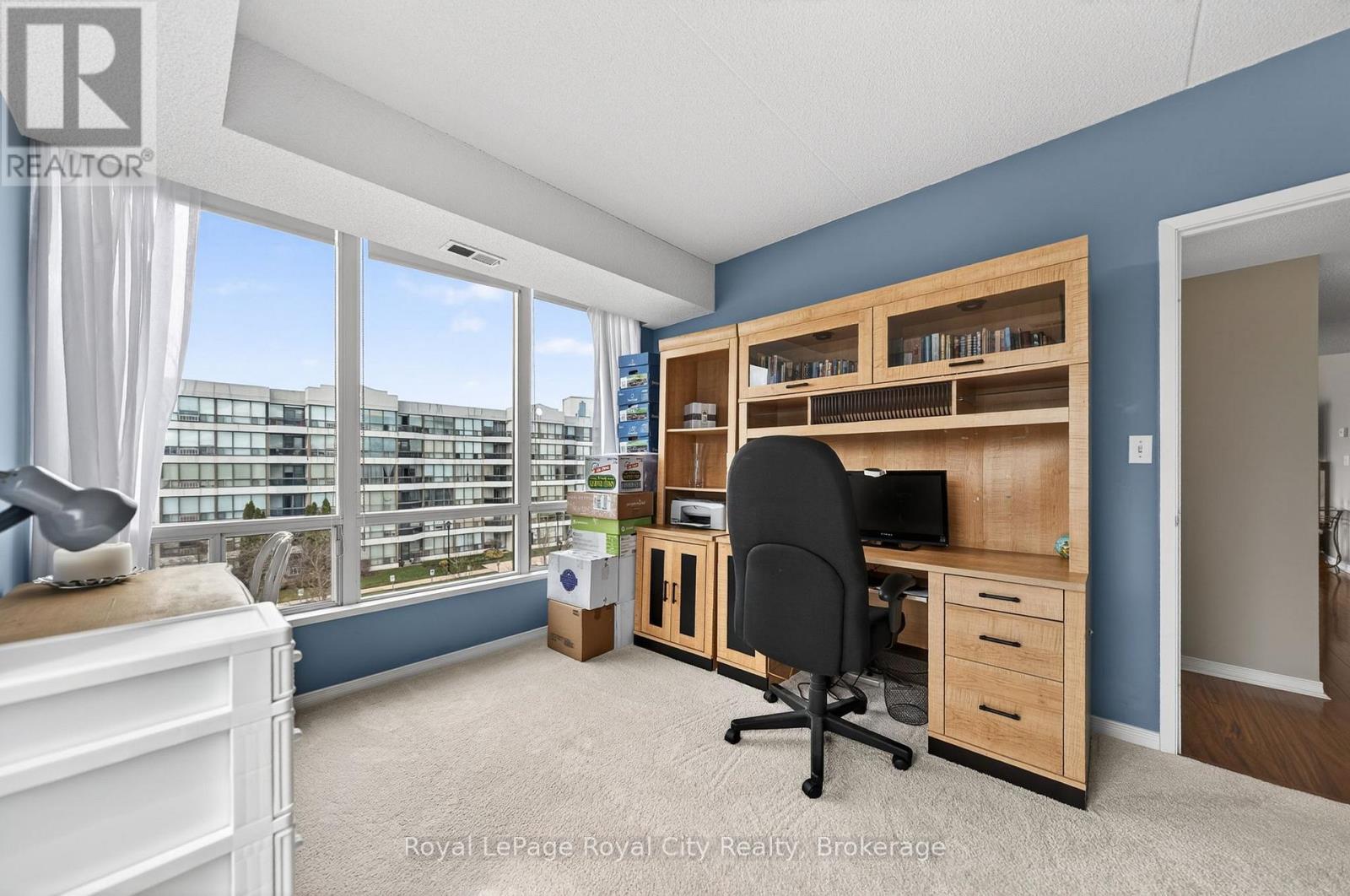 












402 - 105 BAGOT STREET

,
Guelph (Junction/Onward Willow),




Ontario
N1H8H4

