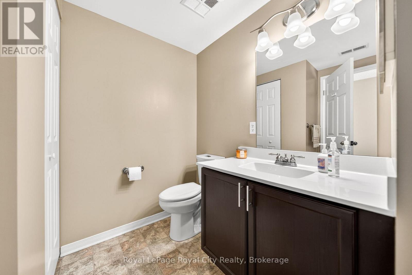 












402 - 105 BAGOT STREET

,
Guelph (Junction/Onward Willow),




Ontario
N1H8H4


