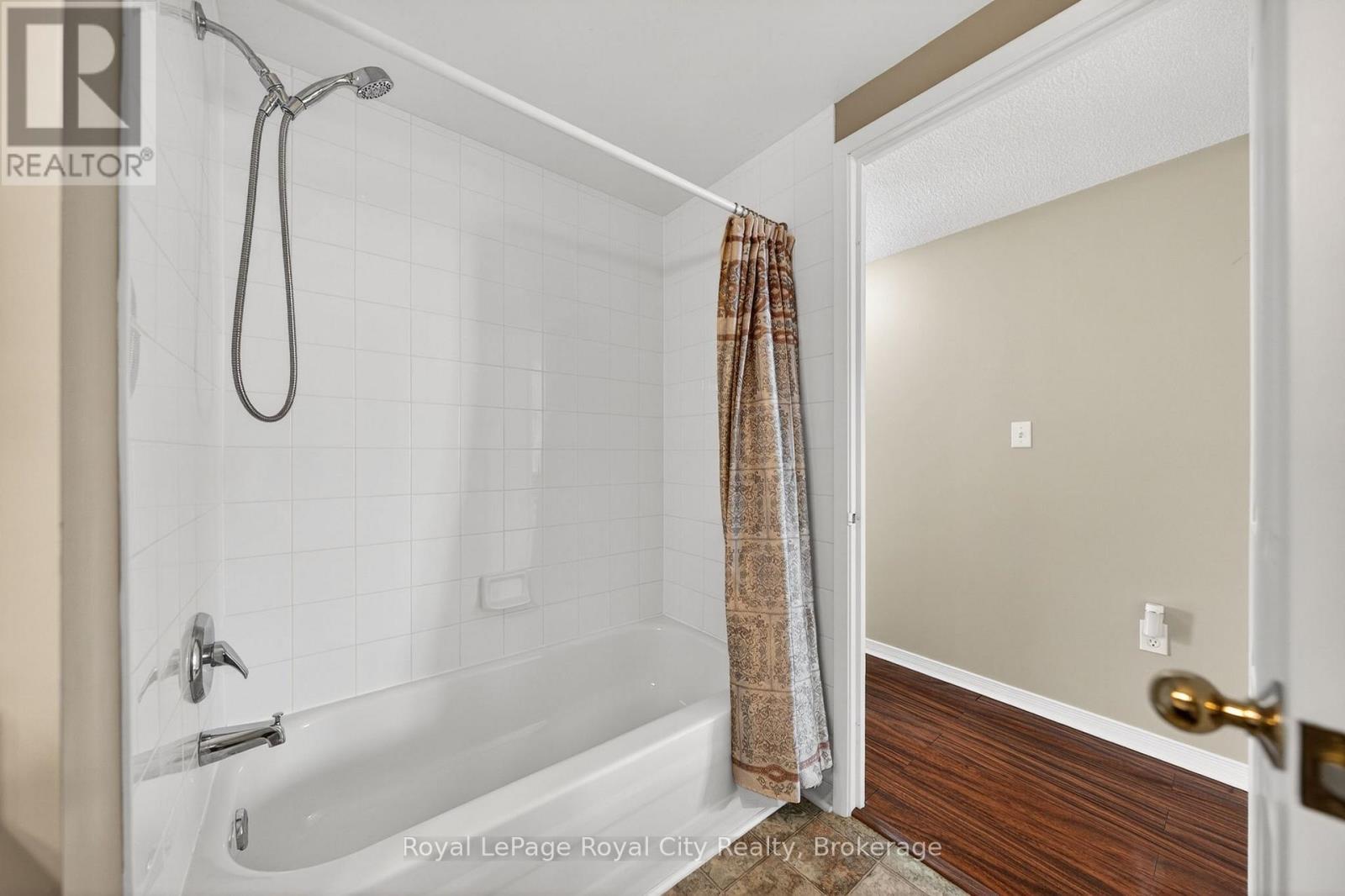 












402 - 105 BAGOT STREET

,
Guelph (Junction/Onward Willow),




Ontario
N1H8H4

