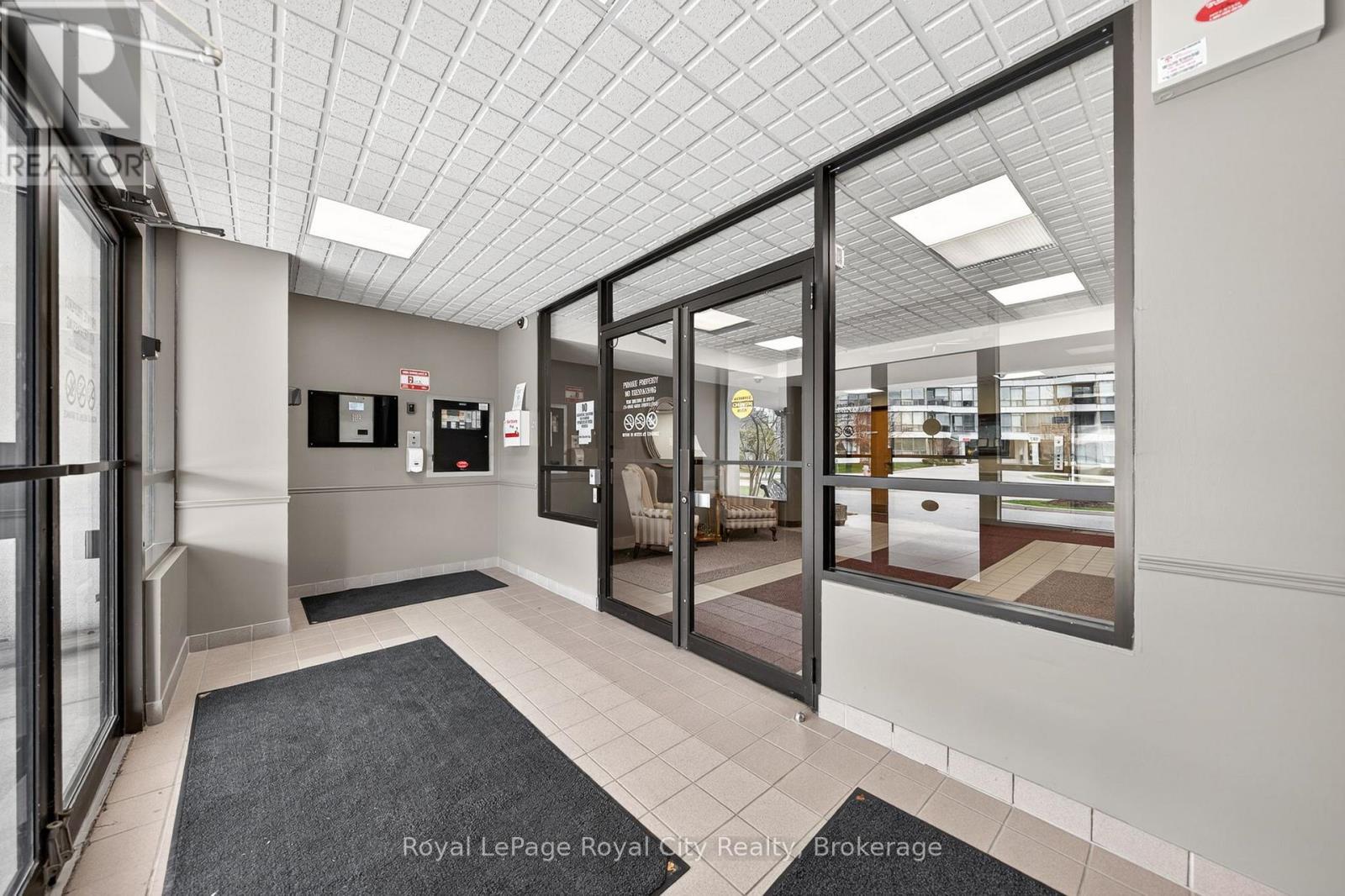












402 - 105 BAGOT STREET

,
Guelph (Junction/Onward Willow),




Ontario
N1H8H4

