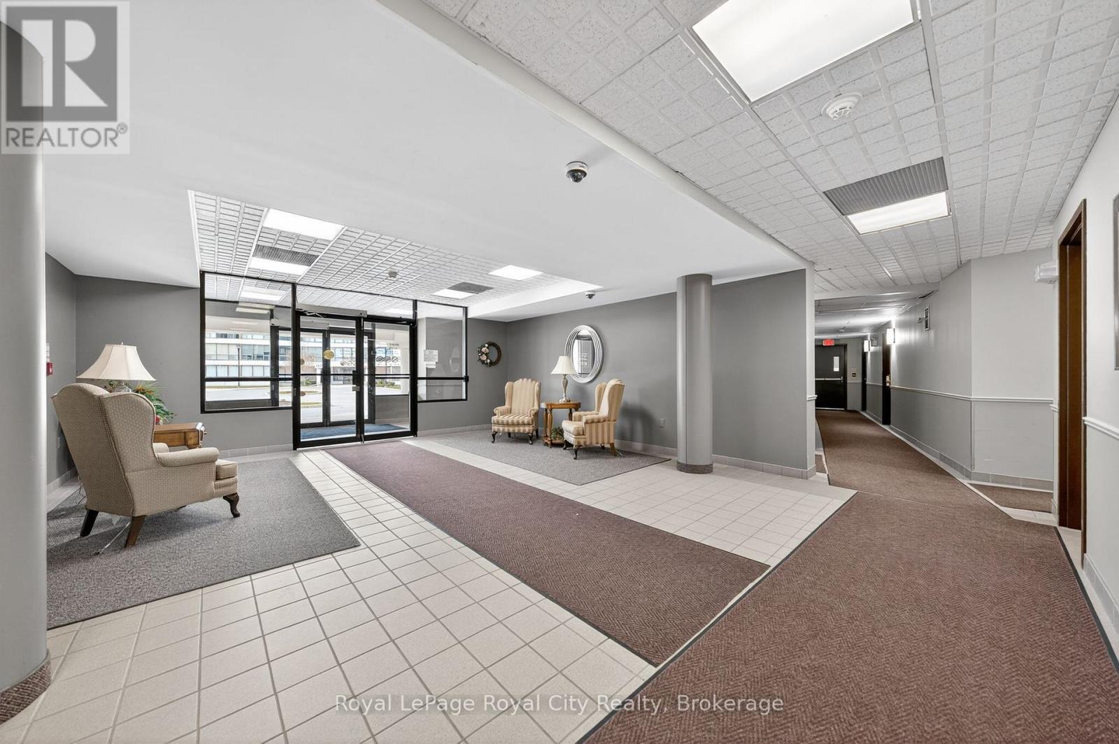 












402 - 105 BAGOT STREET

,
Guelph (Junction/Onward Willow),




Ontario
N1H8H4

