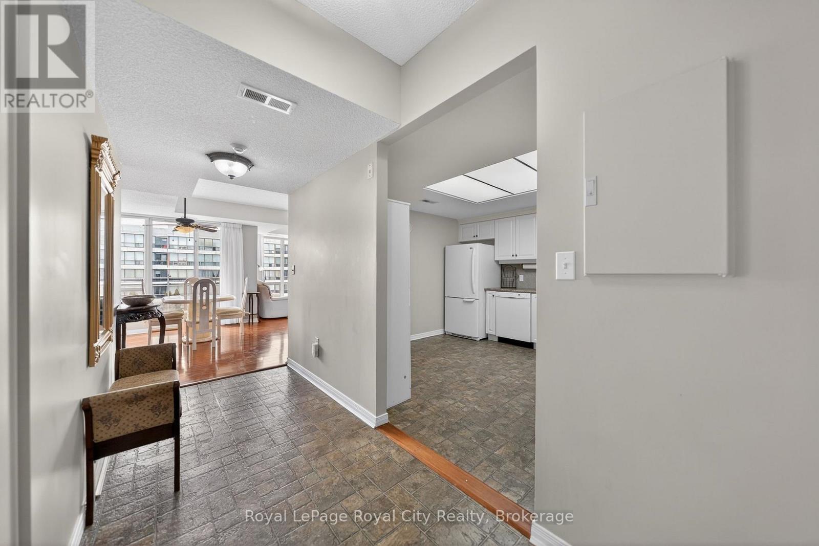 












402 - 105 BAGOT STREET

,
Guelph (Junction/Onward Willow),




Ontario
N1H8H4

