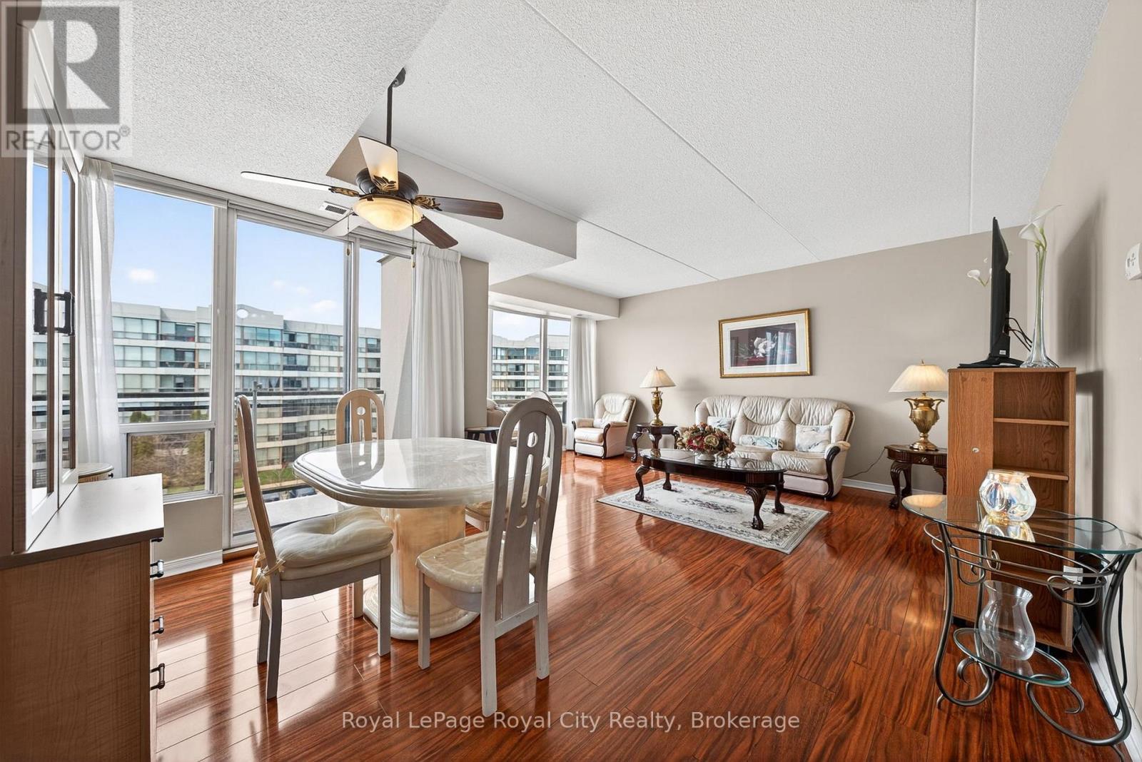 












402 - 105 BAGOT STREET

,
Guelph (Junction/Onward Willow),




Ontario
N1H8H4


