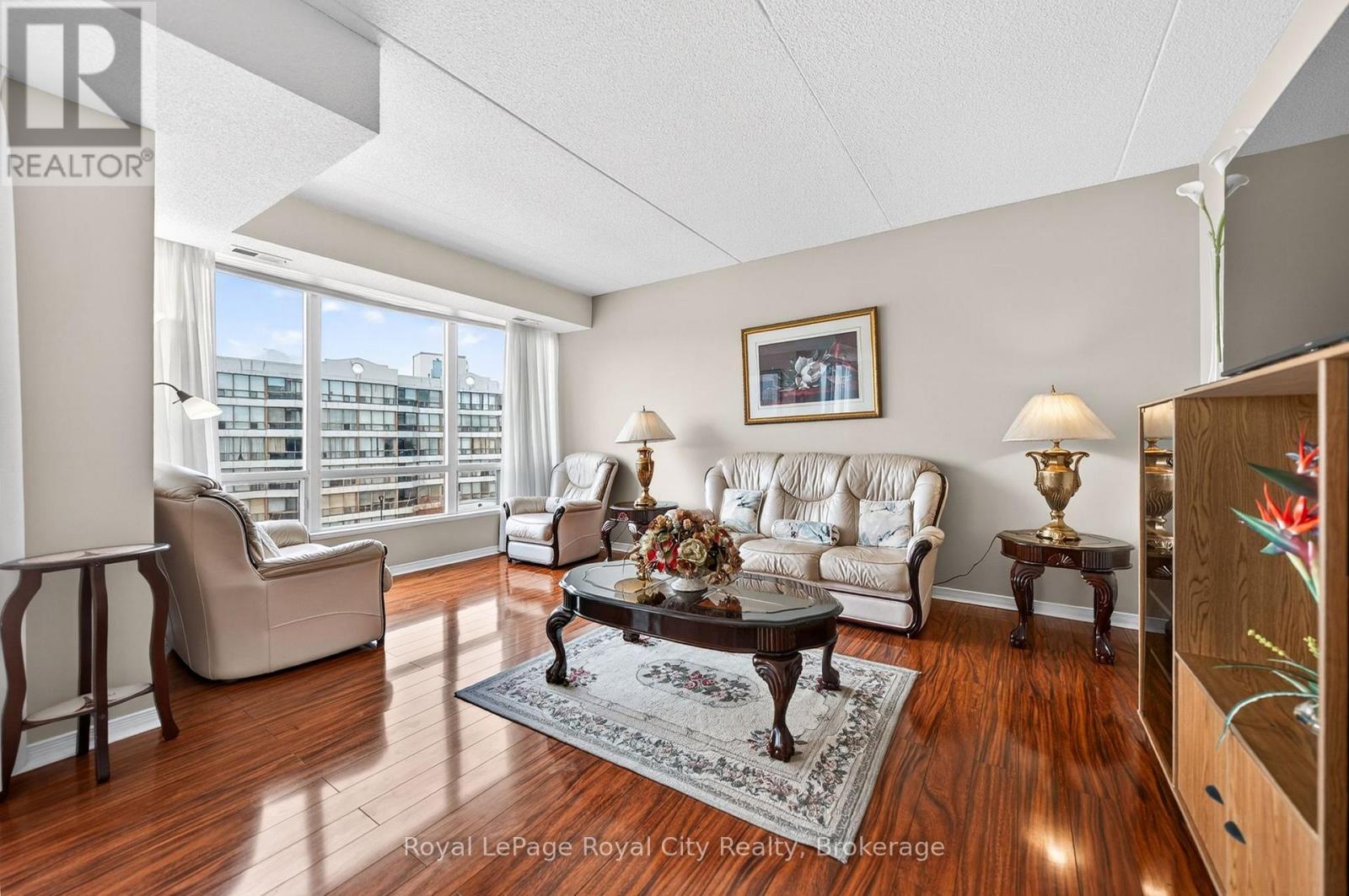 












402 - 105 BAGOT STREET

,
Guelph (Junction/Onward Willow),




Ontario
N1H8H4

