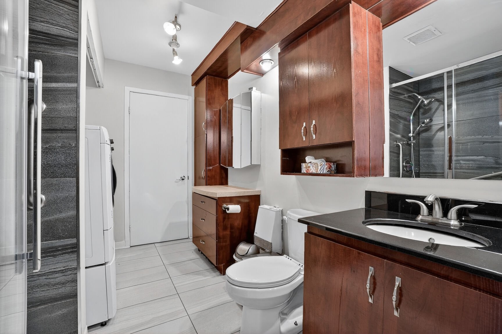 









1711


Rue Louis-Alphonse-Venne

, 101,
Montréal (Ahuntsic-Cartierville),




QC
H2C3J3

