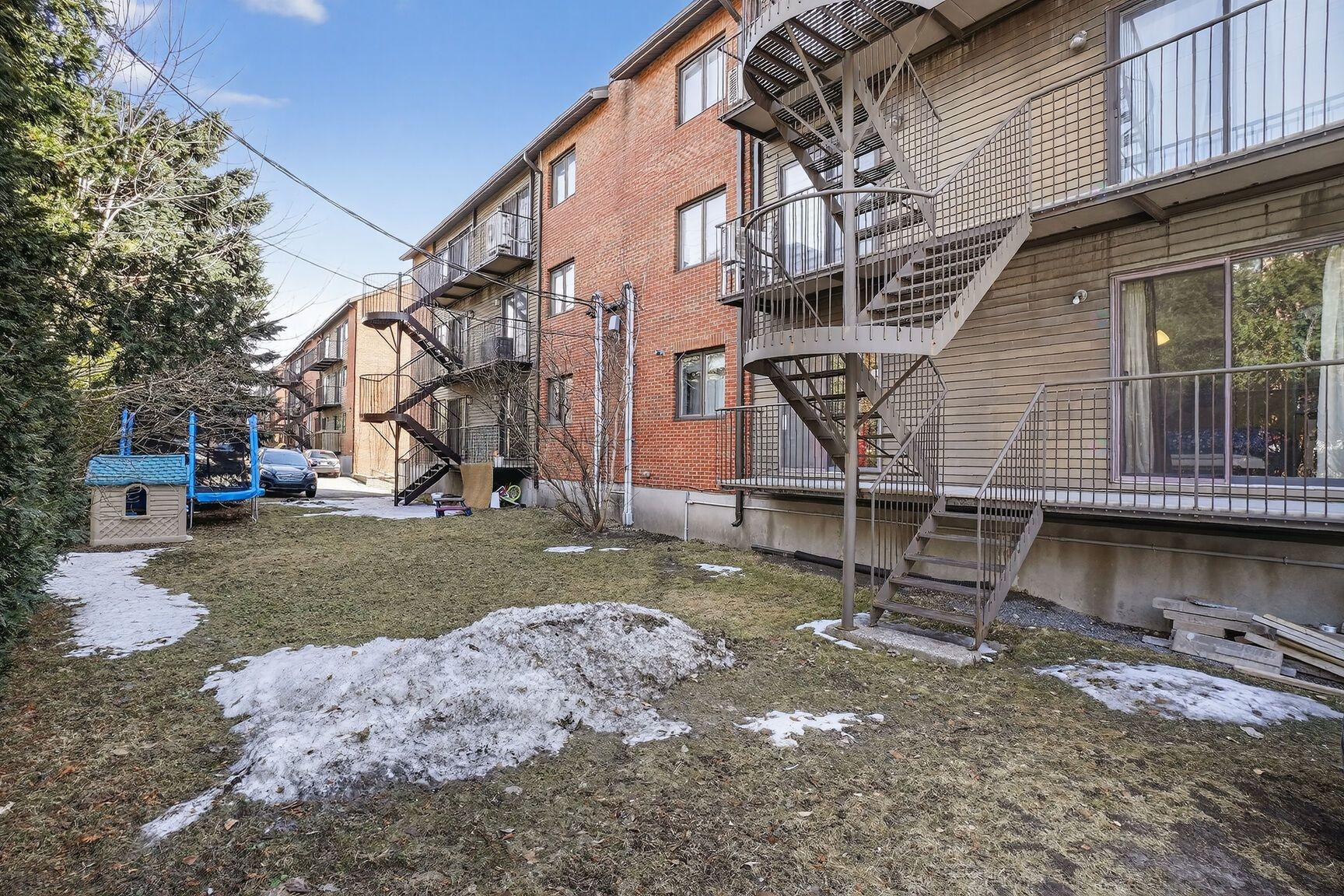 









1711


Rue Louis-Alphonse-Venne

, 101,
Montréal (Ahuntsic-Cartierville),




QC
H2C3J3

