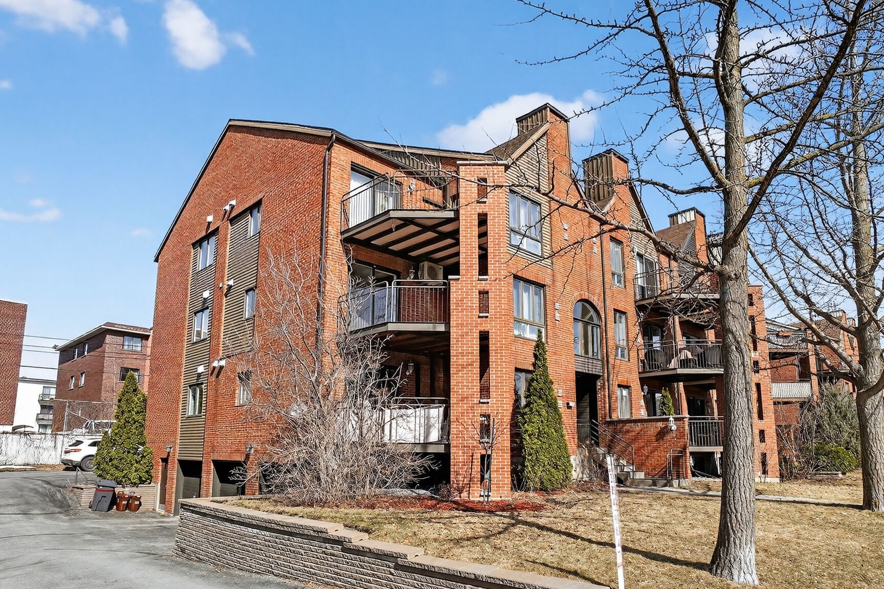 









1711


Rue Louis-Alphonse-Venne

, 101,
Montréal (Ahuntsic-Cartierville),




QC
H2C3J3

