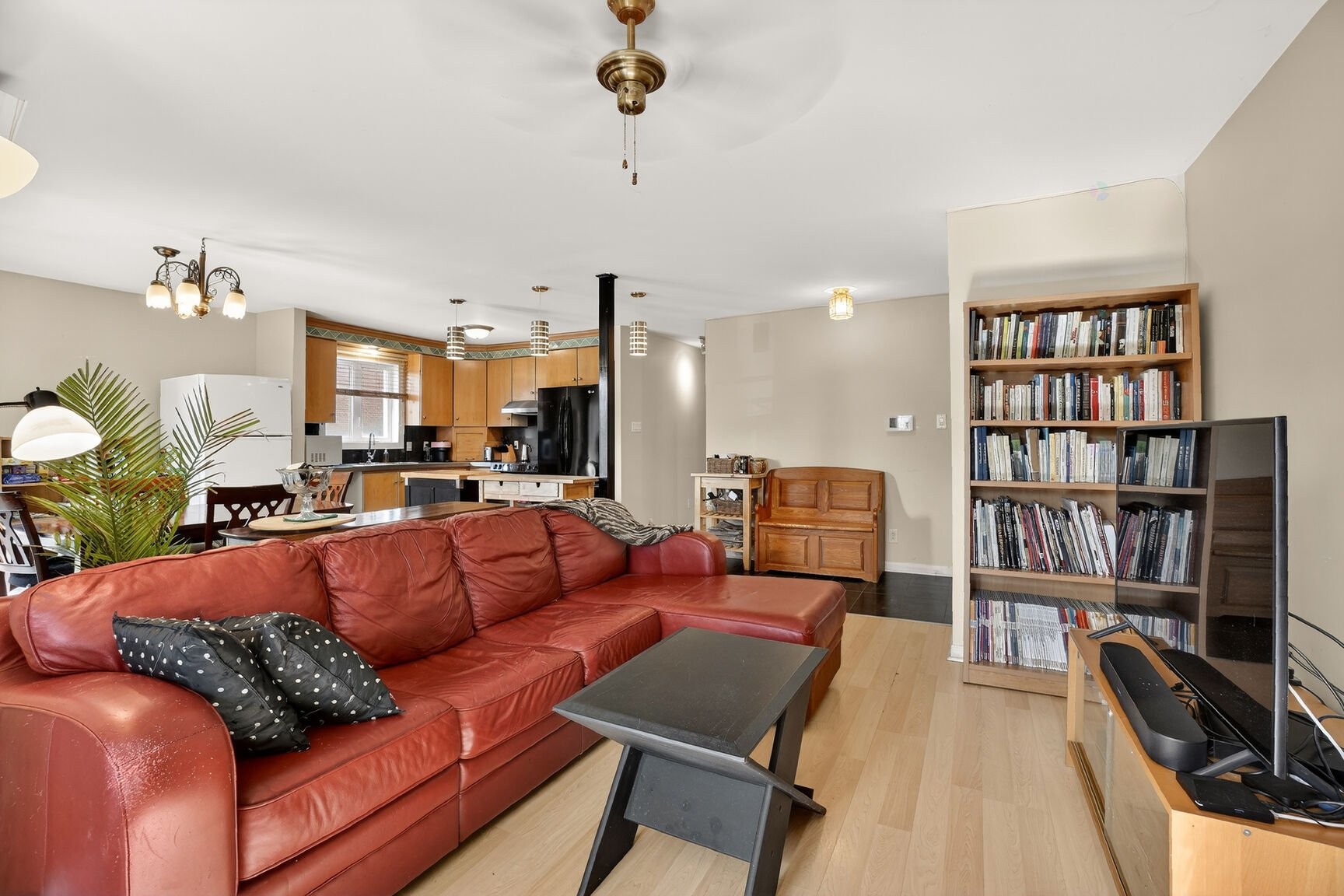 









1711


Rue Louis-Alphonse-Venne

, 101,
Montréal (Ahuntsic-Cartierville),




QC
H2C3J3

