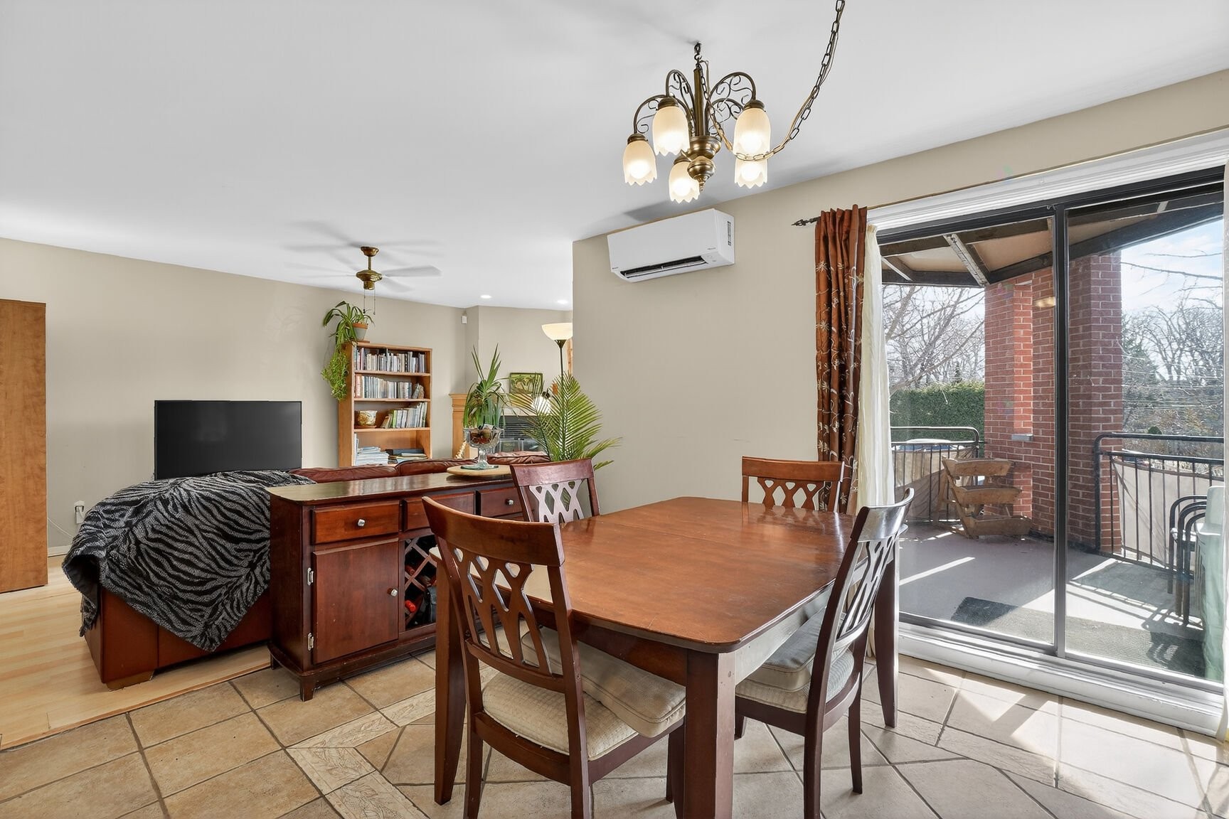 









1711


Rue Louis-Alphonse-Venne

, 101,
Montréal (Ahuntsic-Cartierville),




QC
H2C3J3

