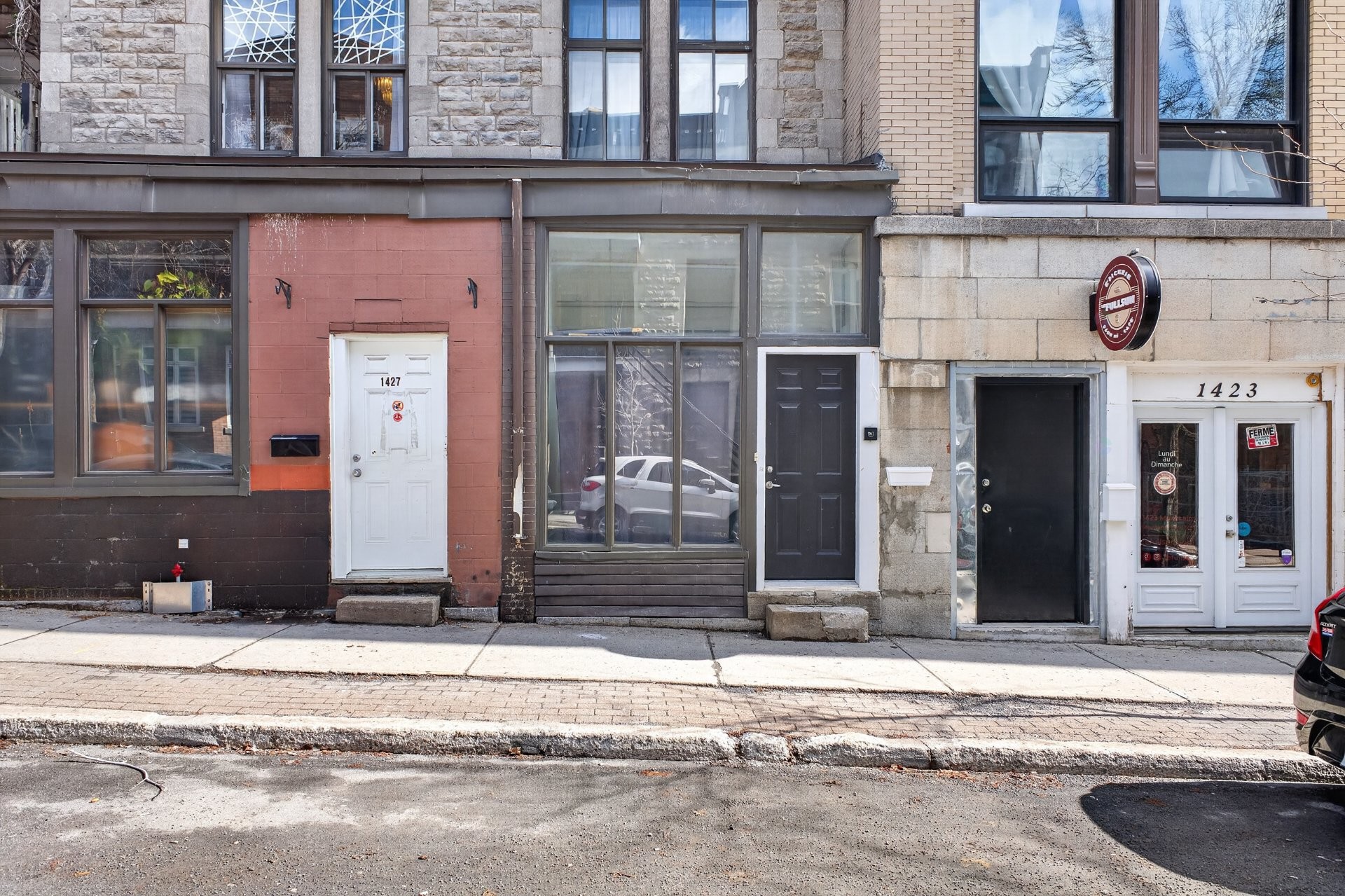 









1425


Rue Montcalm

,
Montréal (Ville-Marie),




QC
H2L3G9

