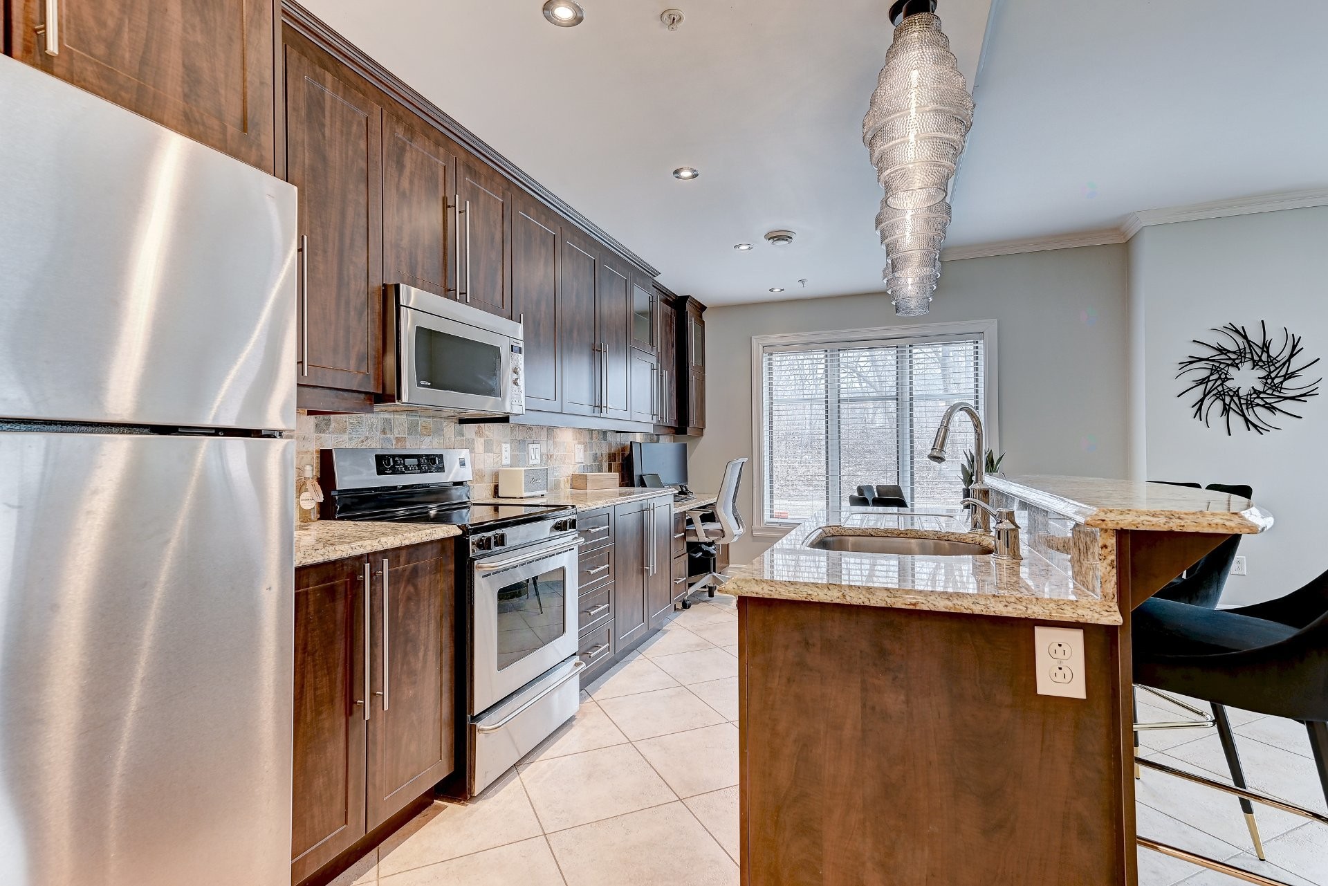 









945


Rue Muir

, 105,
Montréal (Saint-Laurent),




QC
H4L5N8

