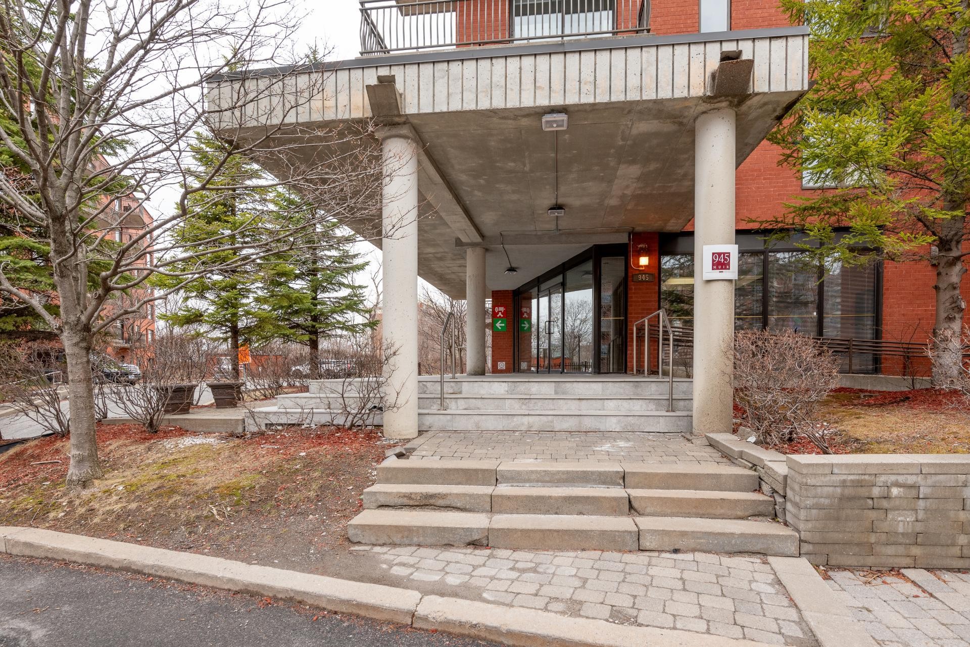 









945


Rue Muir

, 105,
Montréal (Saint-Laurent),




QC
H4L5N8

