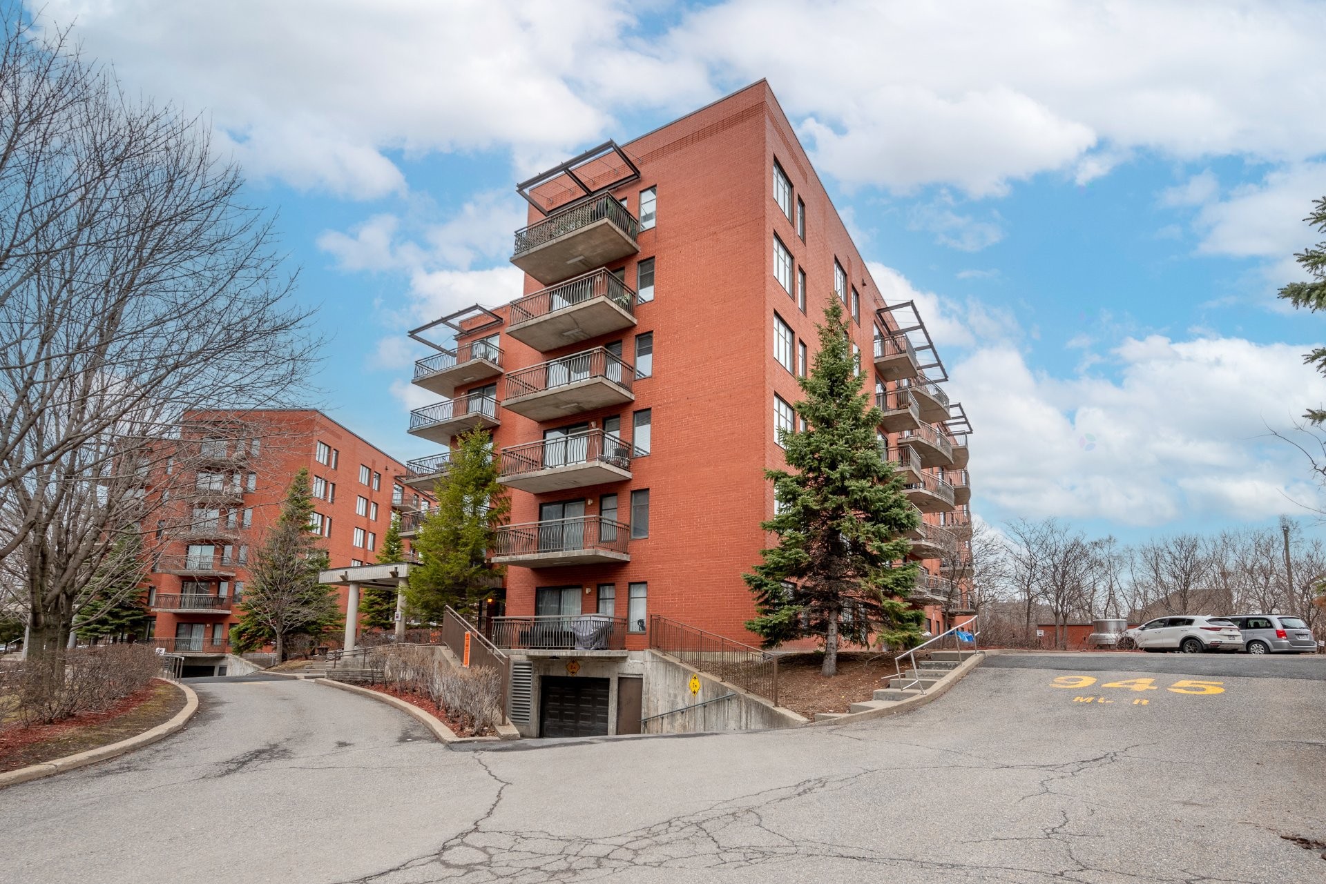 









945


Rue Muir

, 105,
Montréal (Saint-Laurent),




QC
H4L5N8


