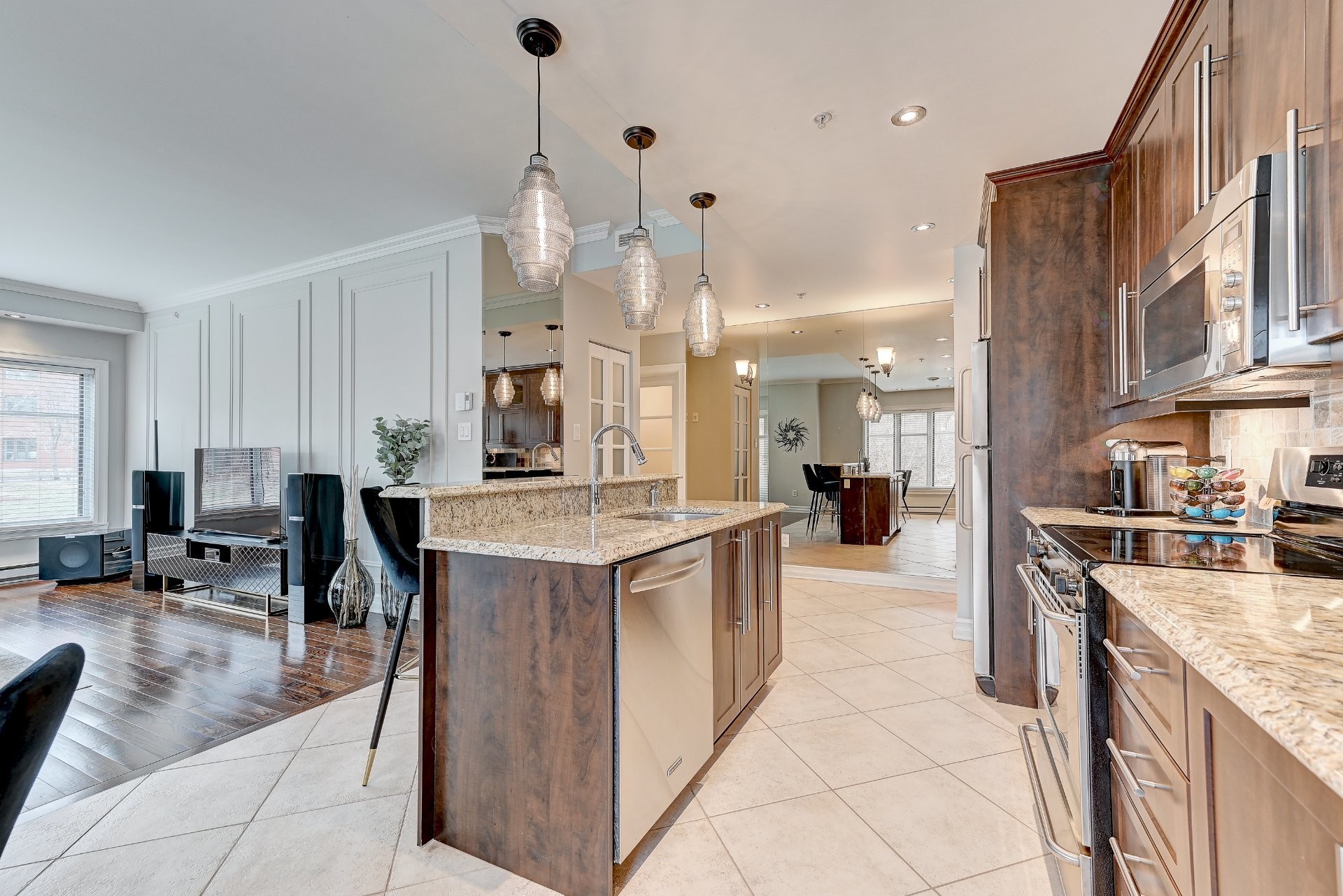 









945


Rue Muir

, 105,
Montréal (Saint-Laurent),




QC
H4L5N8

