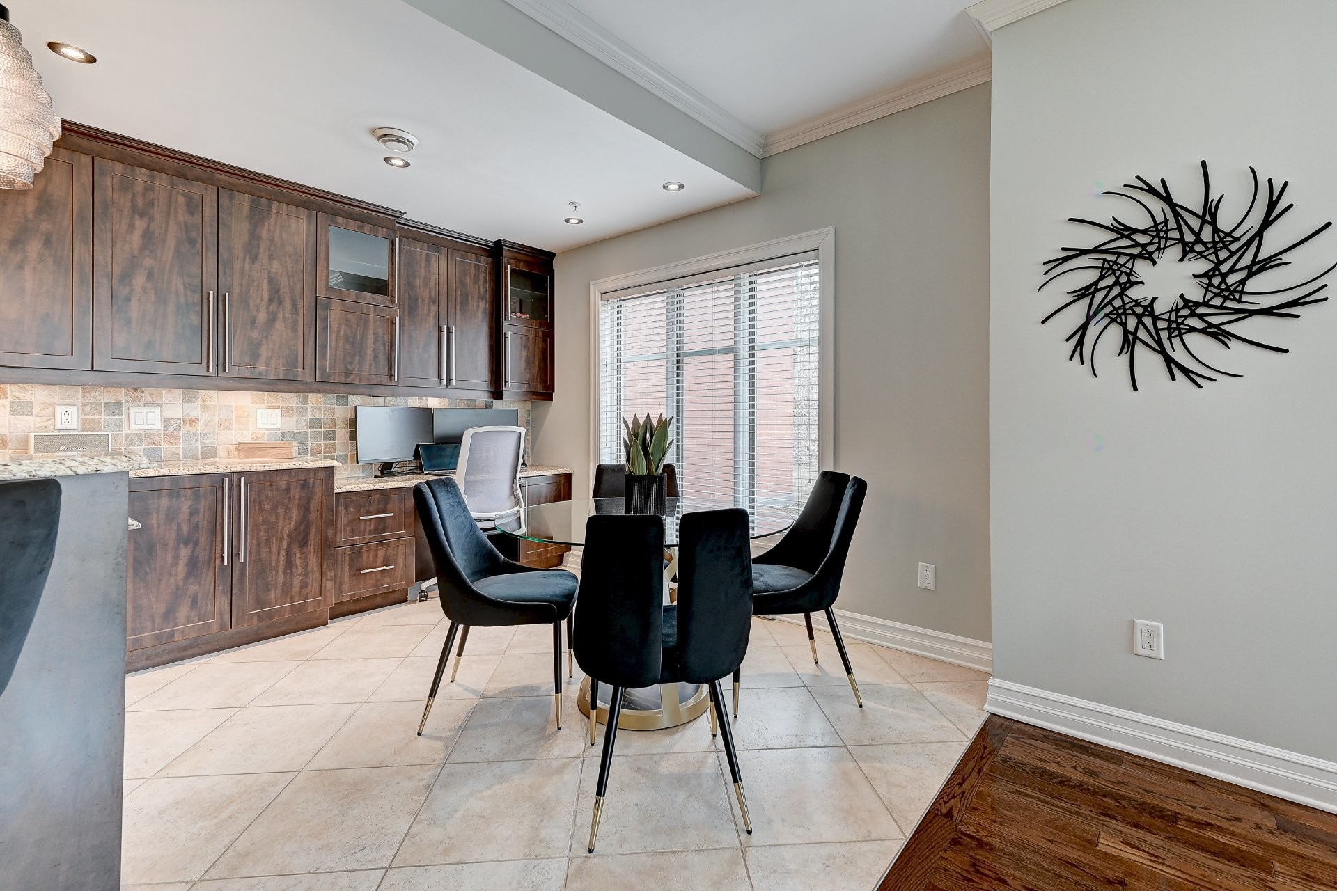 









945


Rue Muir

, 105,
Montréal (Saint-Laurent),




QC
H4L5N8

