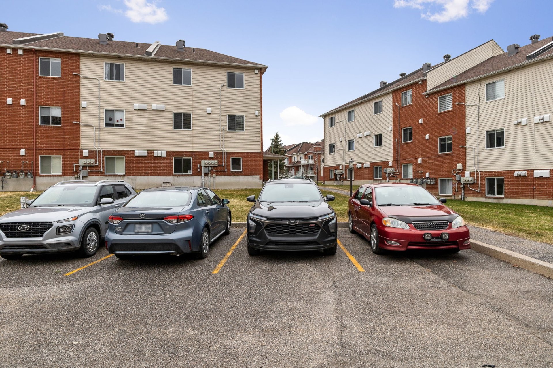 









144


Boul. Louise-Campagna

, 1B,
Gatineau (Hull),




QC
J9A3V6

