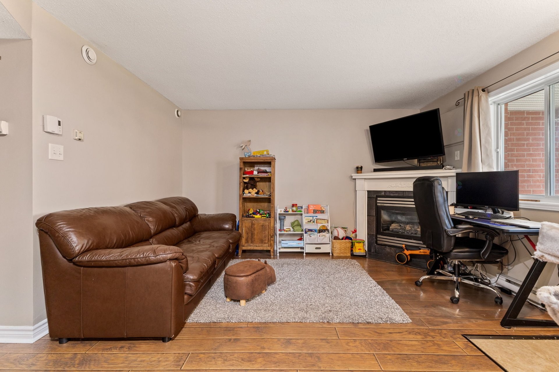 









144


Boul. Louise-Campagna

, 1B,
Gatineau (Hull),




QC
J9A3V6


