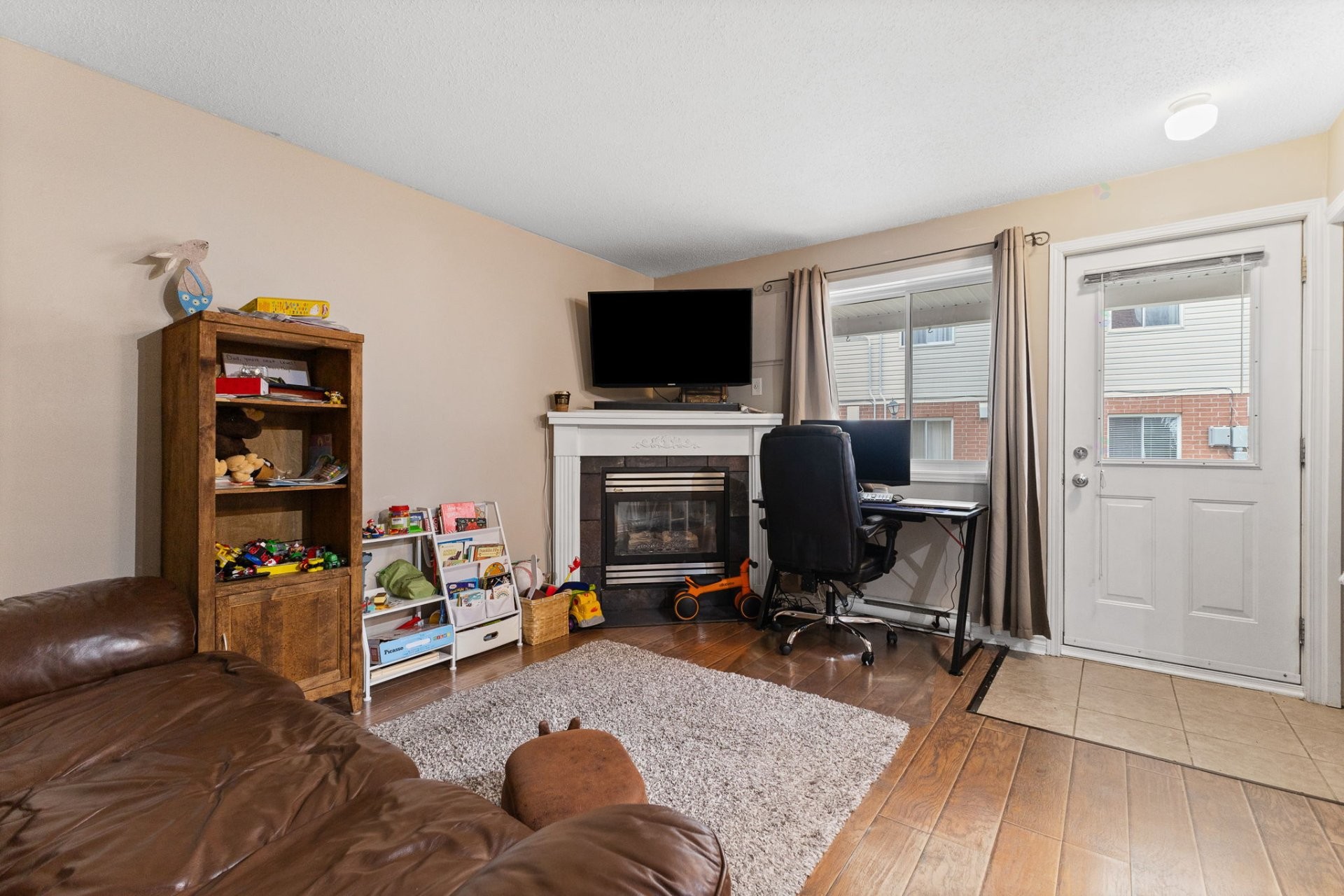 









144


Boul. Louise-Campagna

, 1B,
Gatineau (Hull),




QC
J9A3V6

