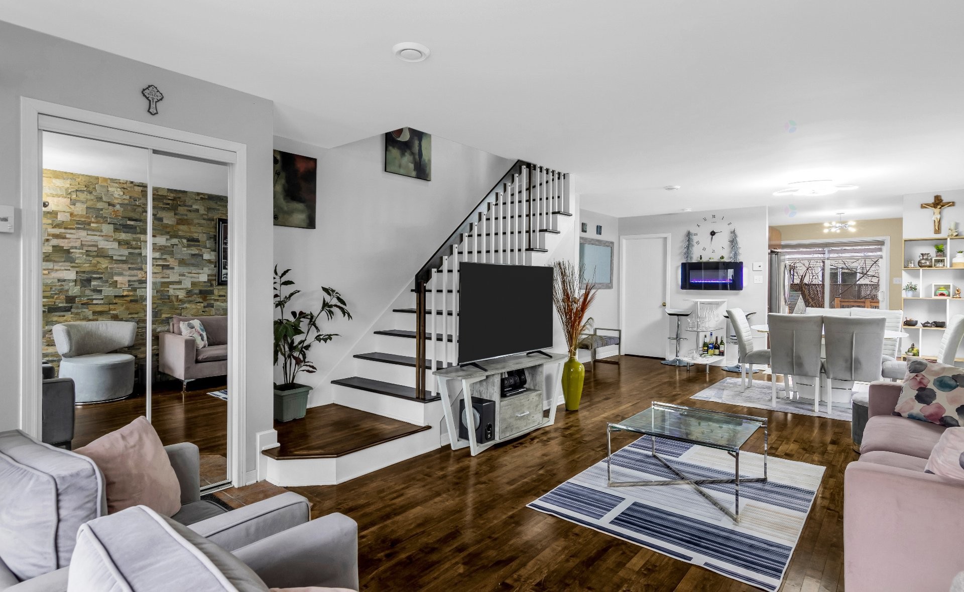 









331


Rue des Bruants

,
Pincourt,




QC
J7W9Y2

