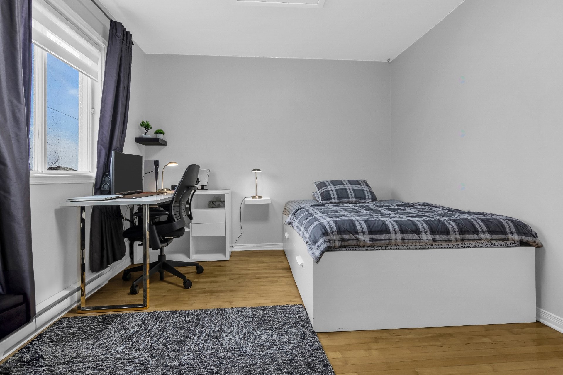 









331


Rue des Bruants

,
Pincourt,




QC
J7W9Y2

