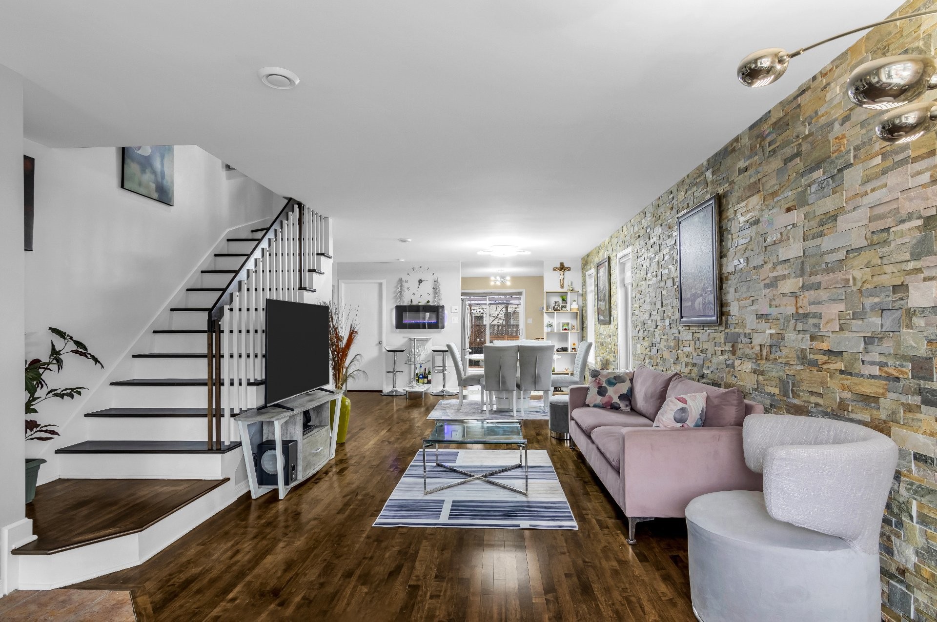 









331


Rue des Bruants

,
Pincourt,




QC
J7W9Y2

