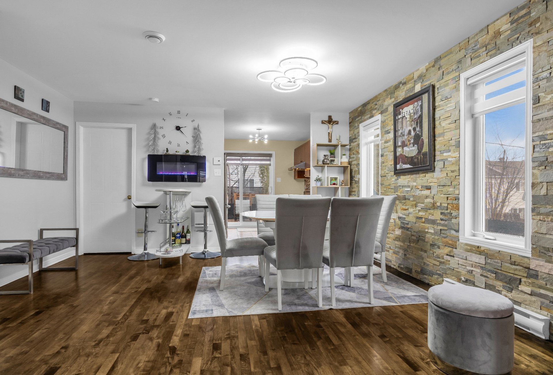 









331


Rue des Bruants

,
Pincourt,




QC
J7W9Y2

