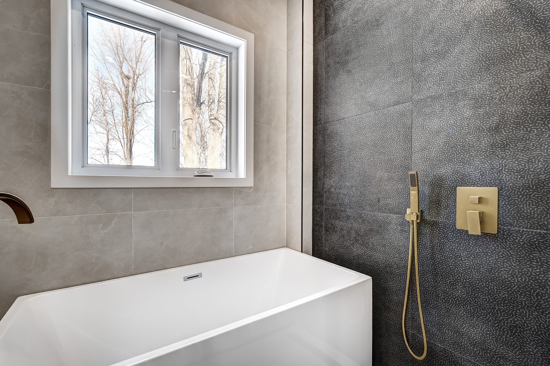 









373


Beaurepaire Drive

,
Beaconsfield,




QC
H9W3C3

